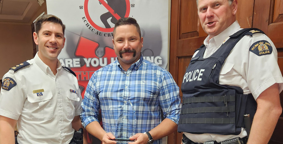 Le caporal Travis Gallant et le prix de l'officier de l'année de Crime Stoppers P.E.I.