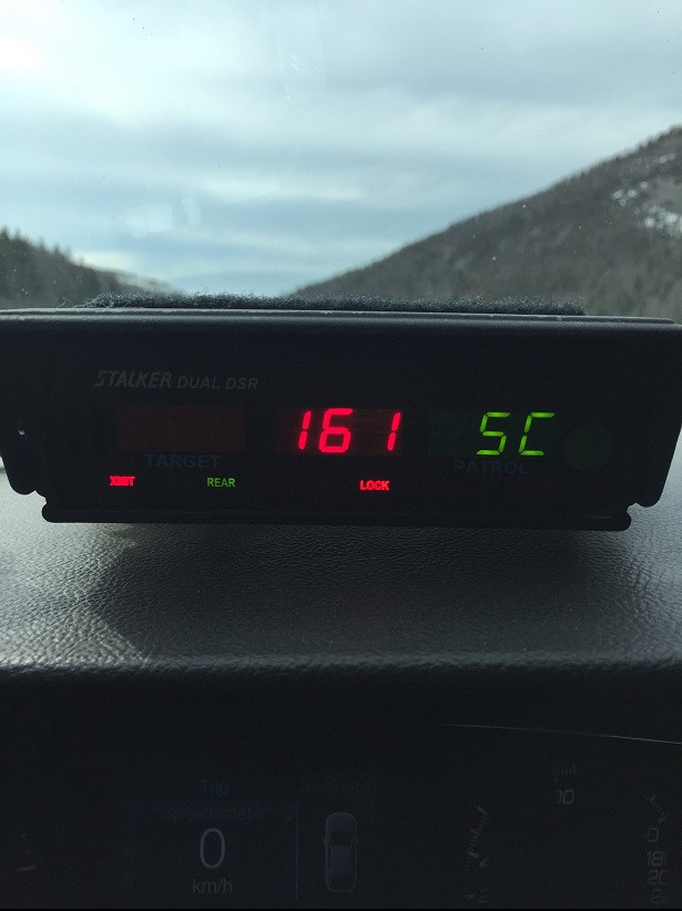 La GRC continue de sévir contre les automobilistes qui ne respectent pas les limites de vitesse. Le 28 avril, un homme circulait à 161 km/h sur une route où la limite est de 90 km/h.
