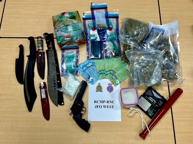 The RCMP-RNC Joint Force Operation West (JFO West) seized six ounces of cocaine, illicit cannabis, cash, an imitation firearm, a number of edged weapons, and items consistent with drug trafficking, following the search of a Corner Brook residence on May 4, 2022.