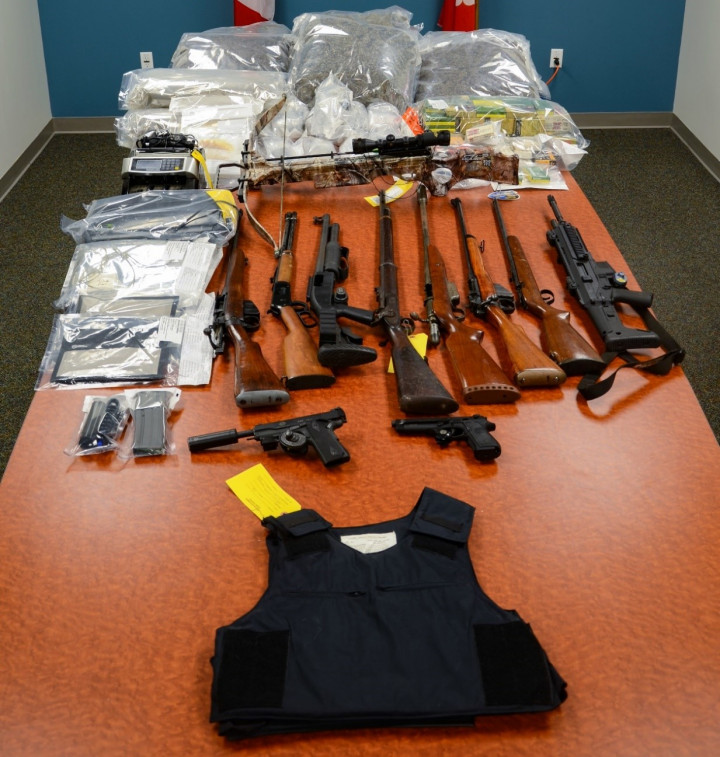 Photo de la GRC : armes à feu et stupéfiants présumés saisis à London [Ontario] le 3 août 2022.