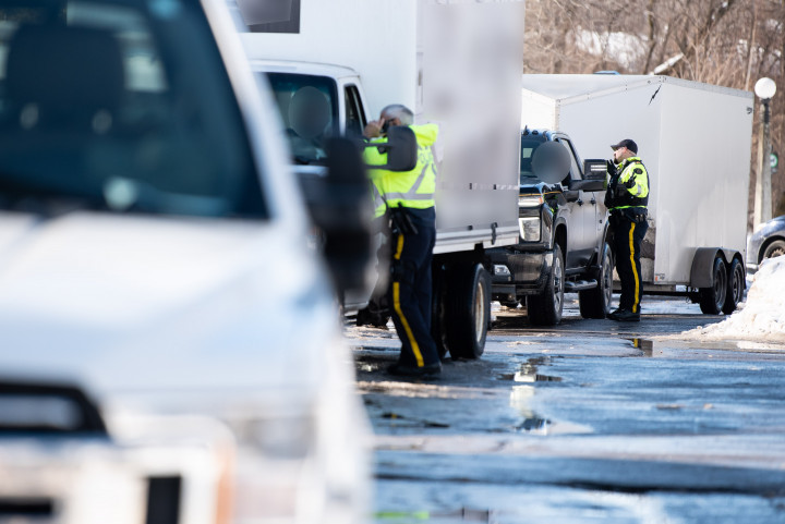 RCMP National Division Traffic Services officers intercepting commercial vehicles on Island Park Drive