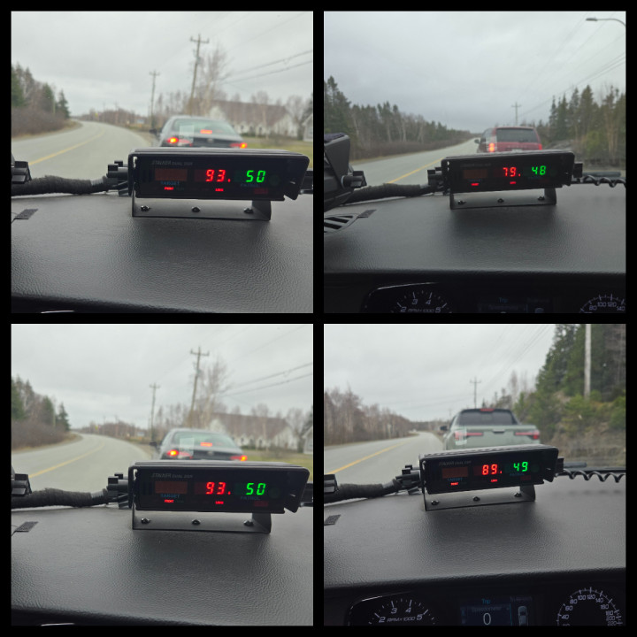 Un collage de quatre images. Dans chaque image, un radar de police affiche la vitesse, et un véhicule est immobilisé en bordure de la route.