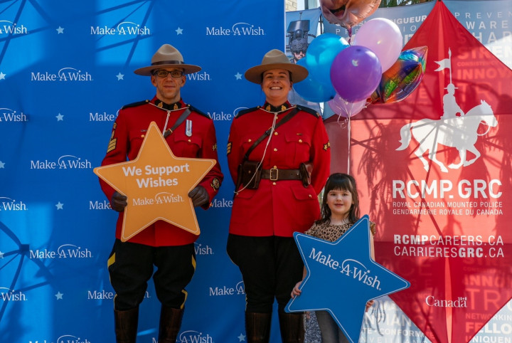 Alexa with two RCMP officers in their Red Serge uniforms. 