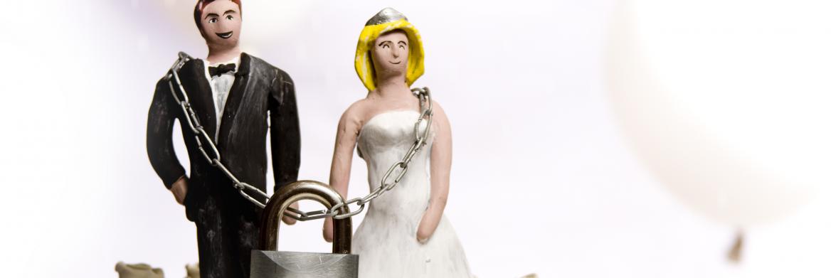 Wedding cake topper with padlock.